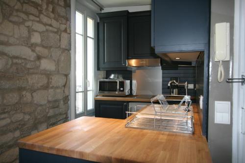 Paris Interiors Rentals - Le Marais Archives 2 Bdr