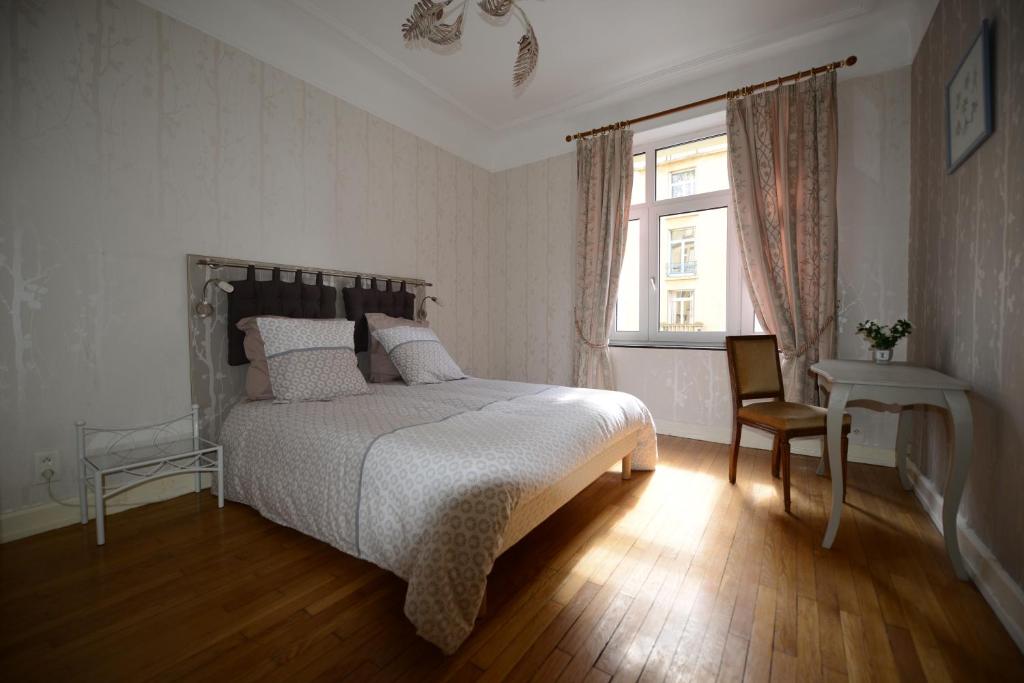 Paris Interiors Rentals - Le Marais Archives 2 Bdr