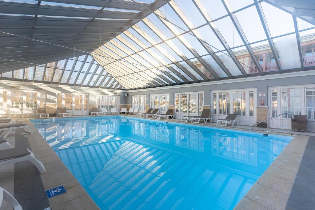 Paris Plage Vacances - Sublime T2 rénové avec piscine tennis parking wifi 699 Boulevard de la Canche, 62520 Le Touquet-Paris-Plage