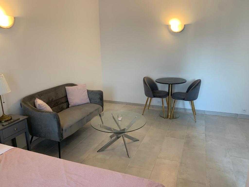 Appartement Paris Sud - Lovely Studio Saint Jean - 15 min du Jardin de Luxembourg -RER B 165 Avenue Aristide Briand 94230 Cachan