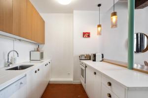 Parisian Apartment With Terrace in Saint Michel-Notre Dame