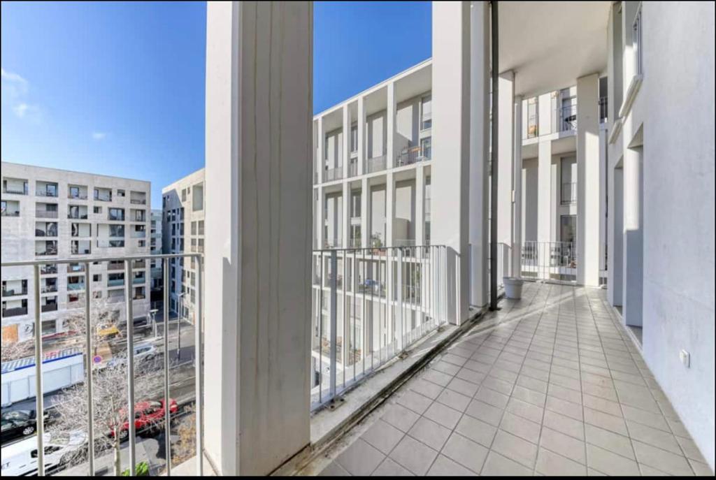 Appartement Parking privé Duplex 2 chambres 1 à 8 personnes grand balcon 94 Avenue de l'Europe 69008 Lyon