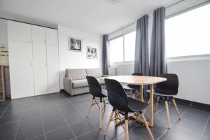 Appartement Parking rue Gratuit, 10mn métro 8 Paris, Spacieux, Rénové et Chauffé, Gris Clair 2 21 Rue de Lyon 94700 Maisons-Alfort Île-de-France