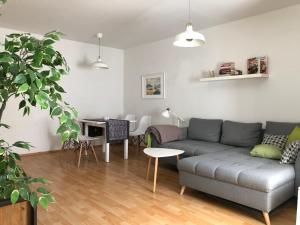 Parkplatz und Balkon - Burberg`s Heimathafen in Wiesbaden