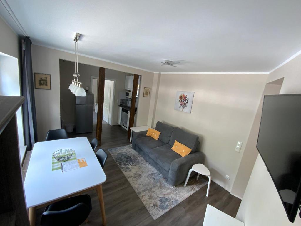 Appartement Parterre Apartment, 72 qm, 2 Schlafzimmer, Gäste-WC, Terrasse, 6 Personen Lindenring 17 06618 Naumbourg