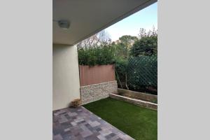 Particulier loue T3 en rez de jardin à 30 mètres de la plage avec un double box