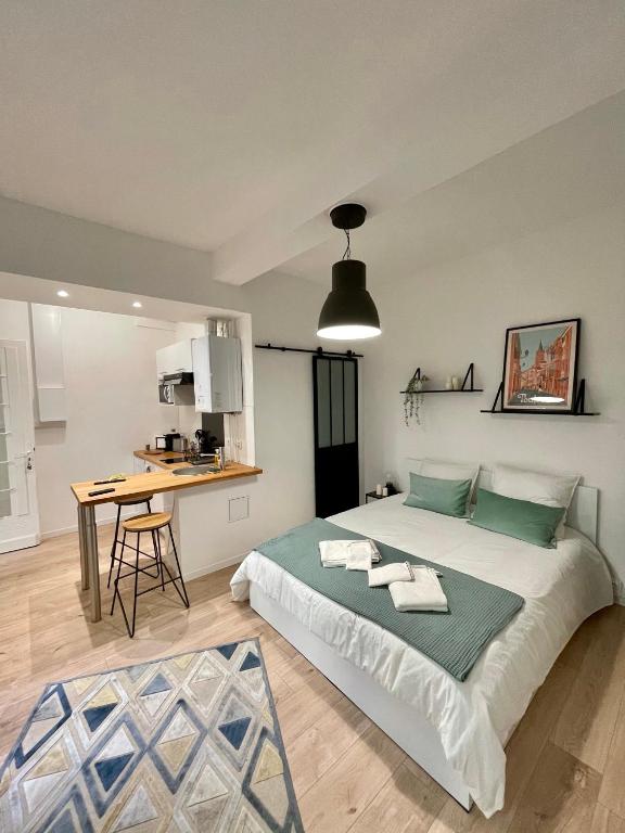 Pasteur by Welcome to Cannes