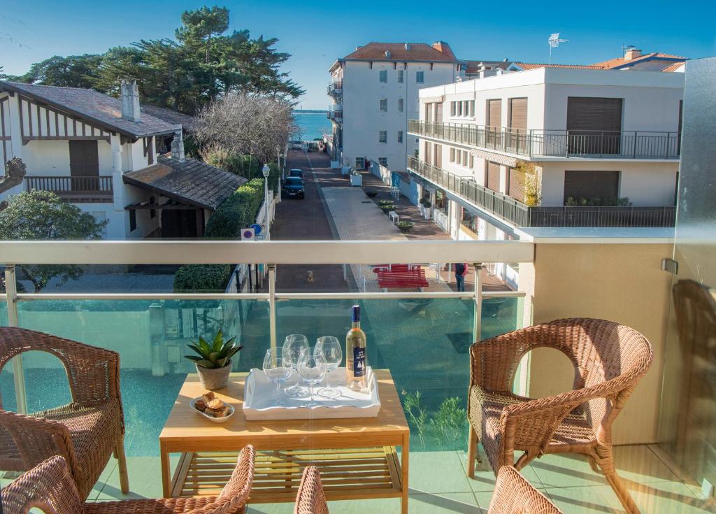 Appartement Pause Moulleau - terrasse et parking coeur Moulleau 240 boulevard de la cote d'argent 33120 Arcachon