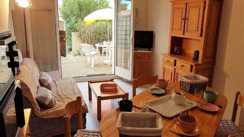 Pavillon avec jardin privatif proche du port de St Cyprien - 4EST12