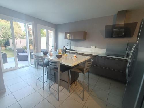Pavillon avec terrasse et jardin sur Saint Pierre la Mer 4Rlmpav16