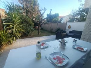 Pavillon avec terrasse et jardin sur Saint Pierre la Mer 4Rlmpav16