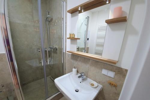 PB Ferienwohnungen - FeWo 2 - Stilvoll eingerichtetes Apartment im Herzen Senftenbergs