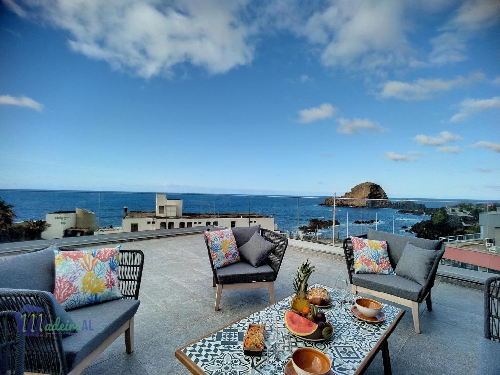 PEARLS BEACH APARTMENT Rua do Lugar, 9270-156 Porto Moniz