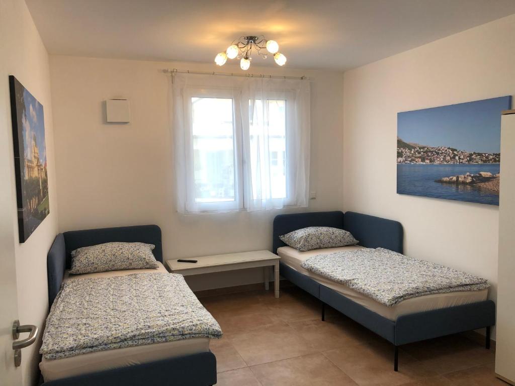 Appartement Pension Chen mit 2 Schlafzimmern, EBK, separat Balkon 25 Alpenstraße 83556 Griesstätt