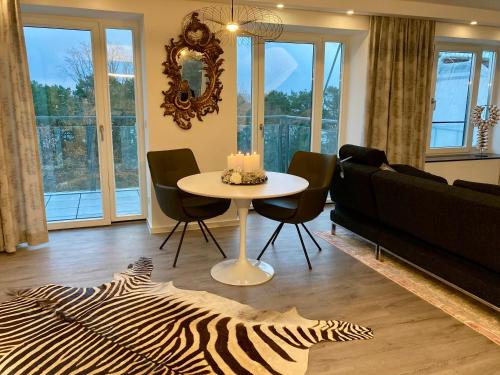 Penthouse am Südstrand - Kamin, Dachterrasse mit Meerblick und Gasgrill, Luxus-Design-Apartment, 2 Minuten zum Strand