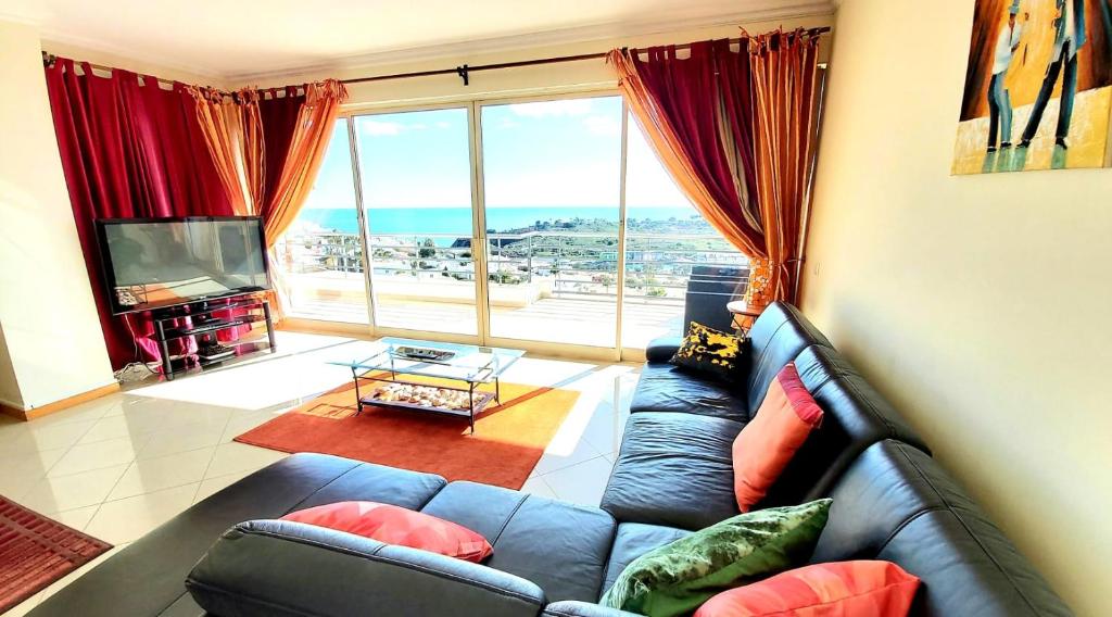 PENTHOUSE WITH SEA VIEWS Rua José Ramos Pimenta BL H, condominio Encosta da Orada 3A, 8200-147 Albufeira