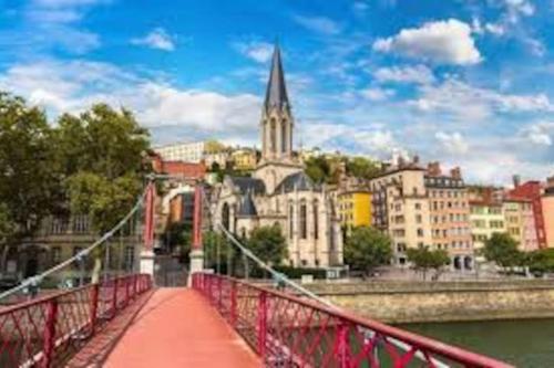Pépite rare située au cœur battant du Vieux Lyon