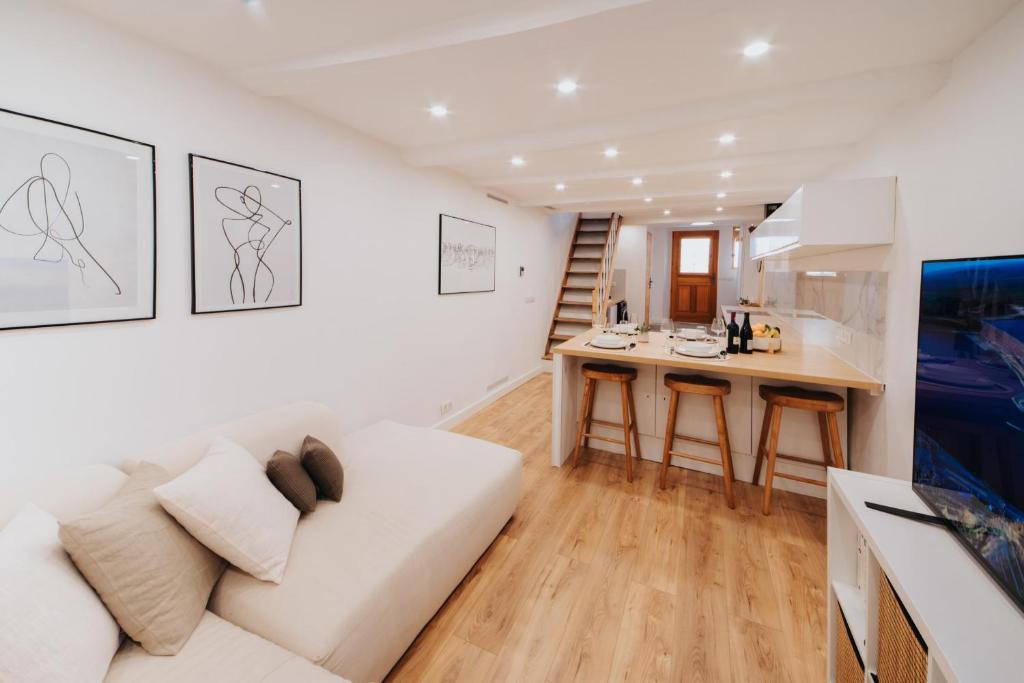 Perfect family-oriented and renovated townhouse in the old Antibes 14 rue de Fersen, 06600 Antibes