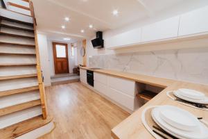 Perfect family-oriented and renovated townhouse in the old Antibes