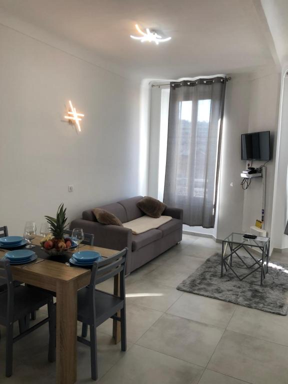 Appartement Perle Rare , 2 pièces traversant au cœur de Golfe-Juan 7 Impasse Allègre 06220 Vallauris