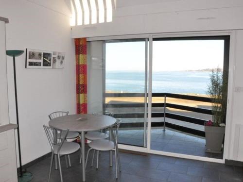 Appartement Appartement Perros-Guirec, 1 pièce, 4 personnes - FR-1-368-75 12 Rue Ernest Renan - Appartement NÂ°29, Escalier B - Perros-Guirec