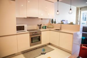 Peter Five Flat by TonsdeVerde