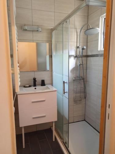 Petit appartement avec espace extérieur proche mer