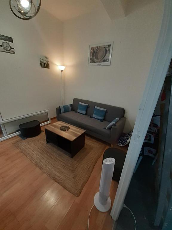 Appartement Petit Berlin avec clim 34 Rue de l'Enclos Rey 30000 Nîmes