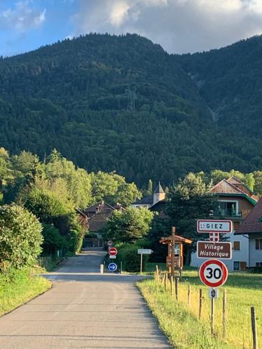 Petit cocon entre lac, golf et montagne proche d'Annecy - Séjour tout compris