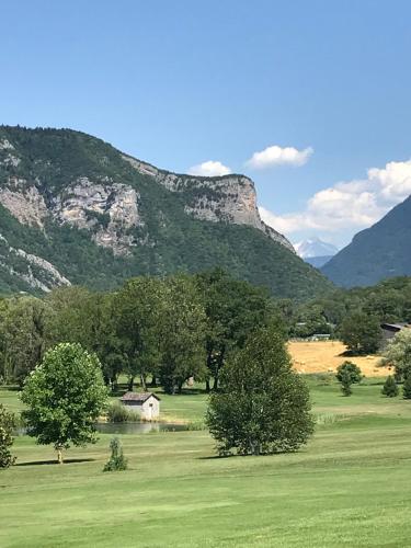 Petit cocon entre lac, golf et montagne proche d'Annecy - Séjour tout compris