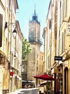 Petit cocoon rénové avec vue sur les toits d'Aix en Provence
