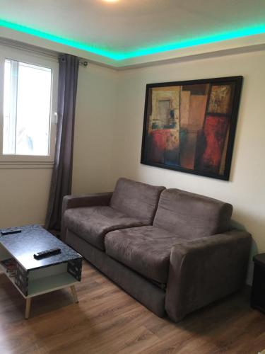 Petit coin cocooning privé 4min a pied de la gare