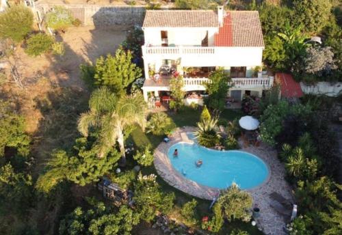 Petit coin de paradis, vue panoramique mer &montagne, piscine privée...