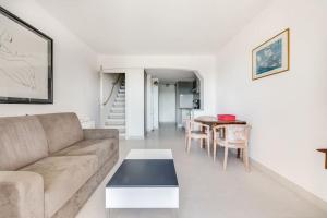 Appartement PETIT CORAIL Duplex agreable St Raphael - proche mer RESIDENCE LE PETIT CORAIL Appartement 26 Batiment 3 567 Avenue des Magnolias 83700 Saint-Raphaël Provence-Alpes-Côte d\'Azur