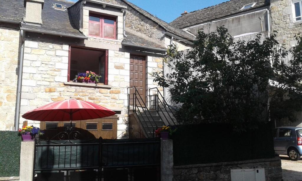 Appartement petit gîte calme et ensoleillé. 2 Impasse de la Fontaine 48130 Aumont-Aubrac