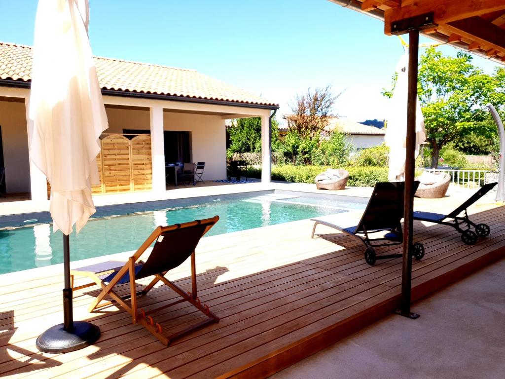Petit Loft T2 bis mezzanine avec jardin et piscine 34110 Vic-la-Gardiole