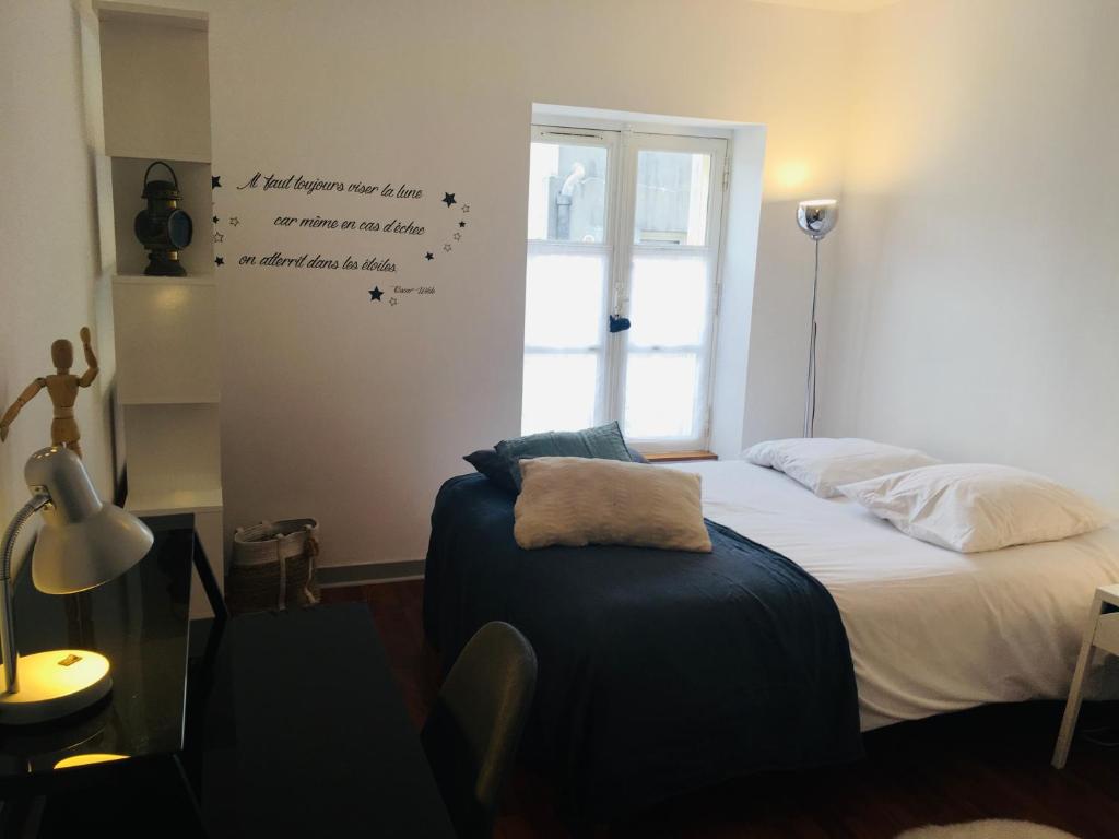 Petit St Louis Studio mansardé atypique climatisé