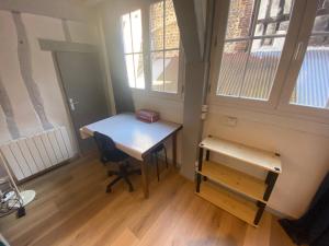 Petit studio ancien, cœur de Rouen