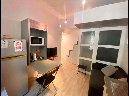 Petit studio bien placé jardin et parking gratuit