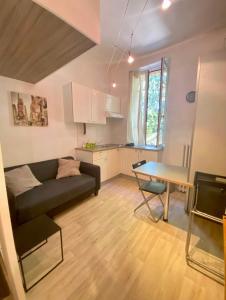 Petit studio bien placé jardin et parking gratuit