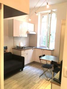 Petit studio bien placé jardin et parking gratuit