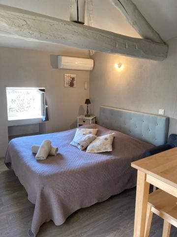 Appartement Petit studio Le Pigeonnier à 5 mn de Lourmarin Chemin de la Carraire 84160 Puyvert