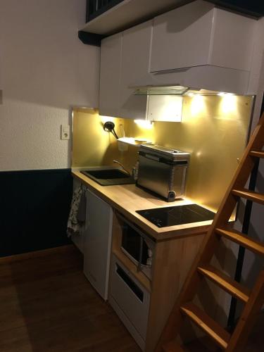 Petit studio, plein centre ville, grande terrasse