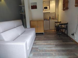 Appartement Petit Studio, terrasse, jardinet, climatisation, wifi RDJardin, 1er appartement prés des boites aux lettres 3 Chemin du Vallon Sabatier 06000 Nice Provence-Alpes-Côte d\'Azur