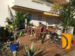 Petit studio terrasse rez de jardin piscine sur l’océan