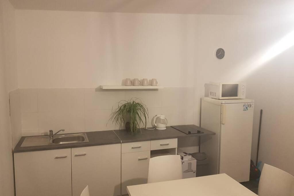 Appartement petite maison au calme Rue des Chênes 10300 Macey