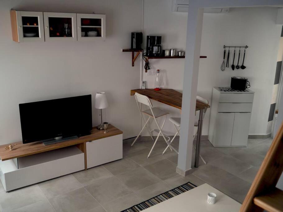 Appartement PETITE MAISON CHALEUREUSE EN QUASI CENTRE 8 Rue du Commandant Bazy 66000 Perpignan