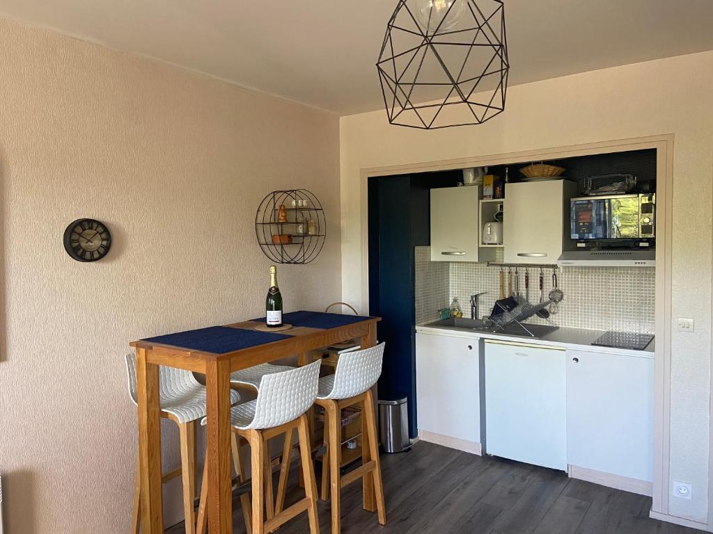 PETITE MAISON CHALEUREUSE EN QUASI CENTRE