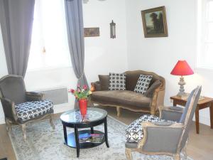 Petite Maison Romantique Coeur Historique Plantagenet, au calme