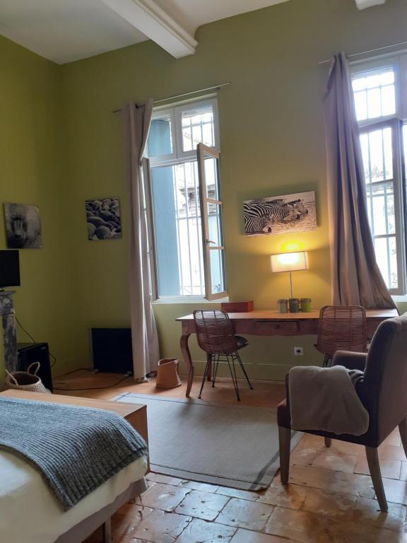 Appartement Peyrou, studio la merci, 3 étoiles 10 Rue de la Merci 34000 Montpellier